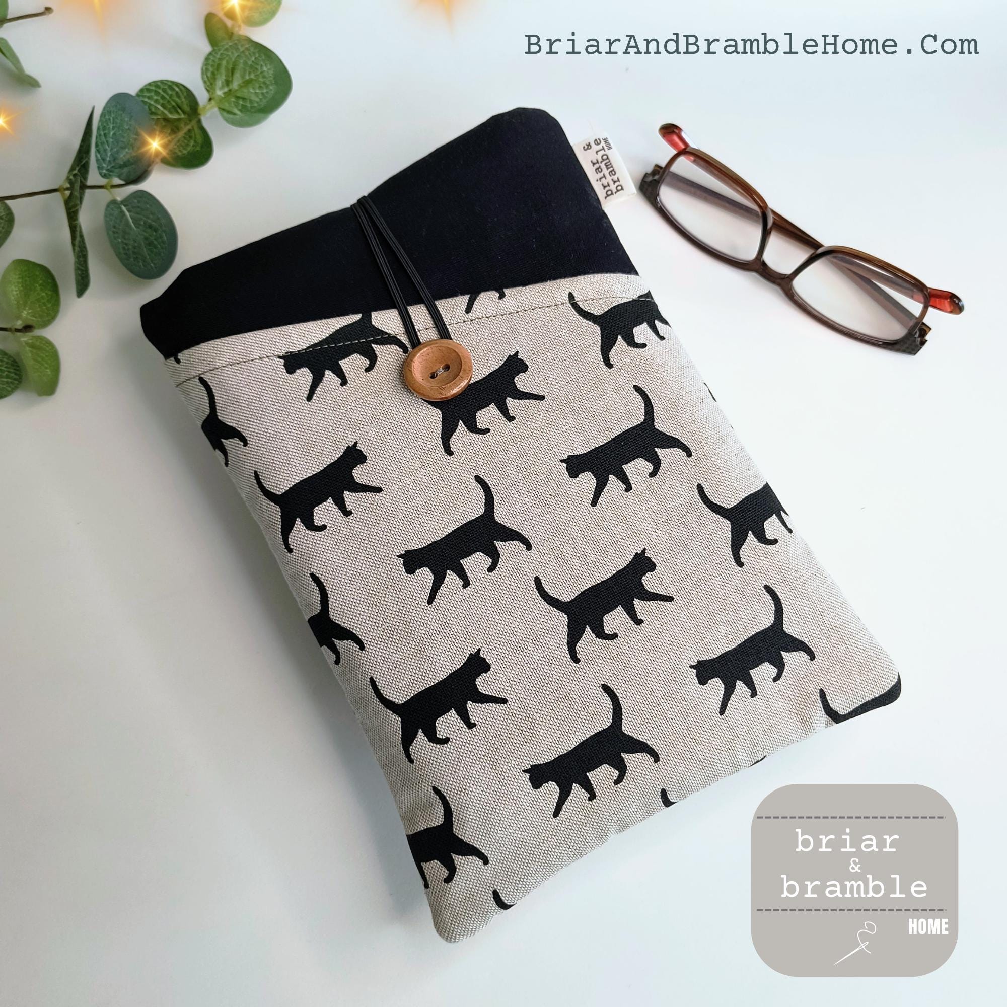 Black Cats Padded Book Sleeve - Cosy Book Cover with Pocket for Pet Lover