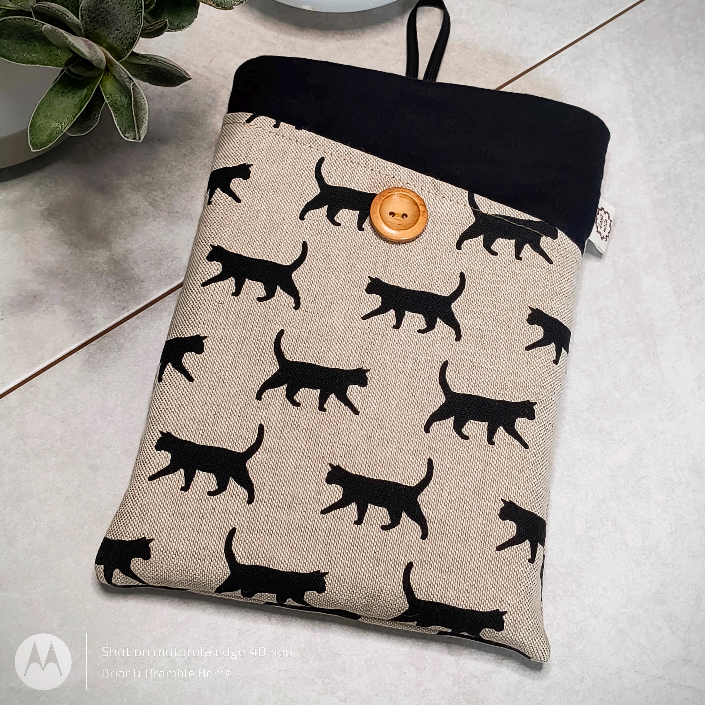 Black Cats Padded Book Sleeve - Cosy Book Cover with Pocket for Pet Lover
