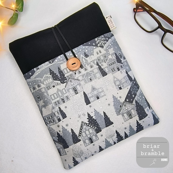 Scandi Christmas Book Sleeve: Padded Winter Village eReader Cover