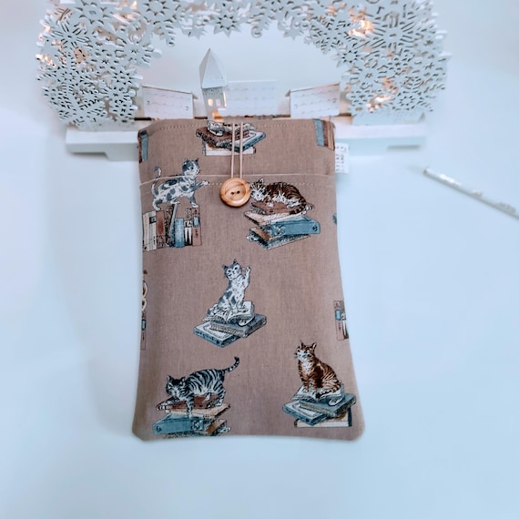 Padded Book Sleeve for Cat Lover: Linen Pouch with front pocket