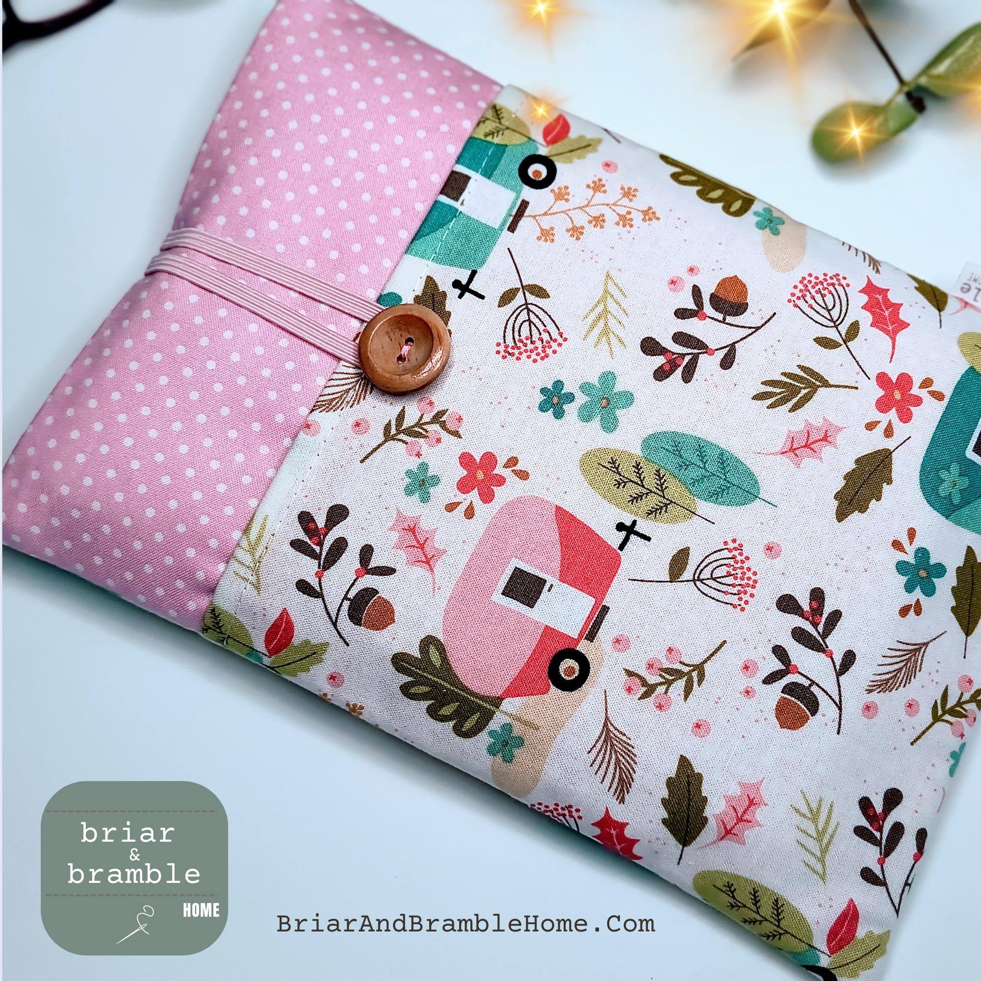 Vintage Caravan Print Book Sleeve: Padded Reading Cover with Handy Pocket